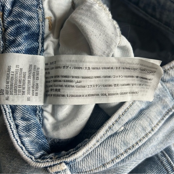 Hollister Curvy High-Rise Mom Jeans Faded Blue - Picture 6 of 6